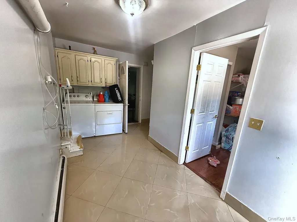 25 Lisa Drive Dix Hills NY 11746