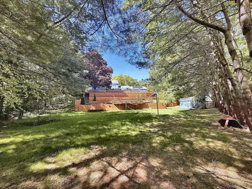 25 Lisa Drive Dix Hills NY 11746
