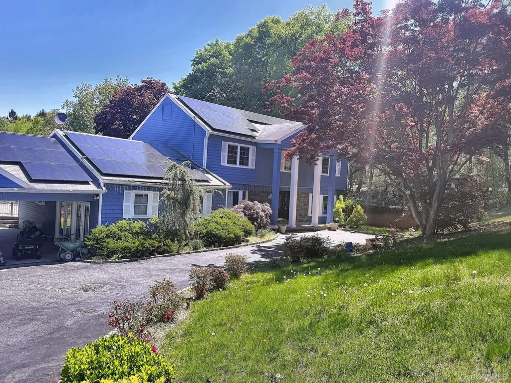 25 Lisa Drive Dix Hills NY 11746