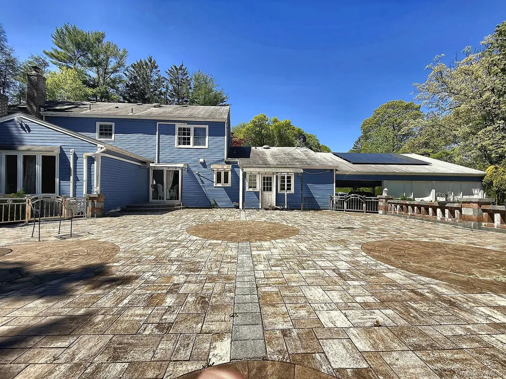 25 Lisa Drive Dix Hills NY 11746
