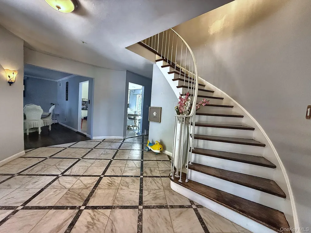 25 Lisa Drive Dix Hills NY 11746