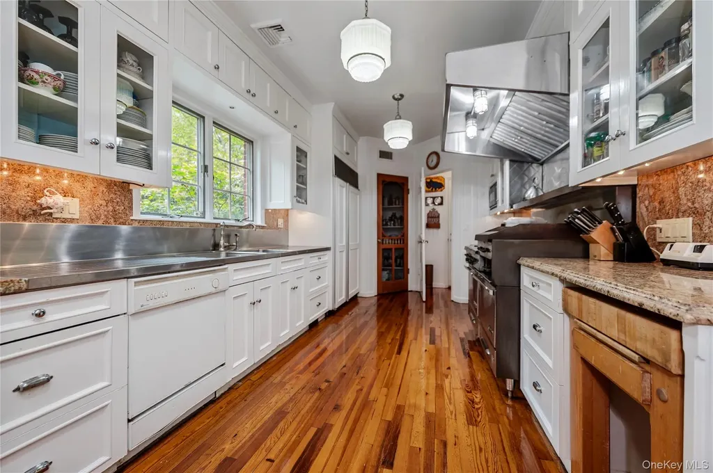 111 Clent Road Great Neck NY 11021