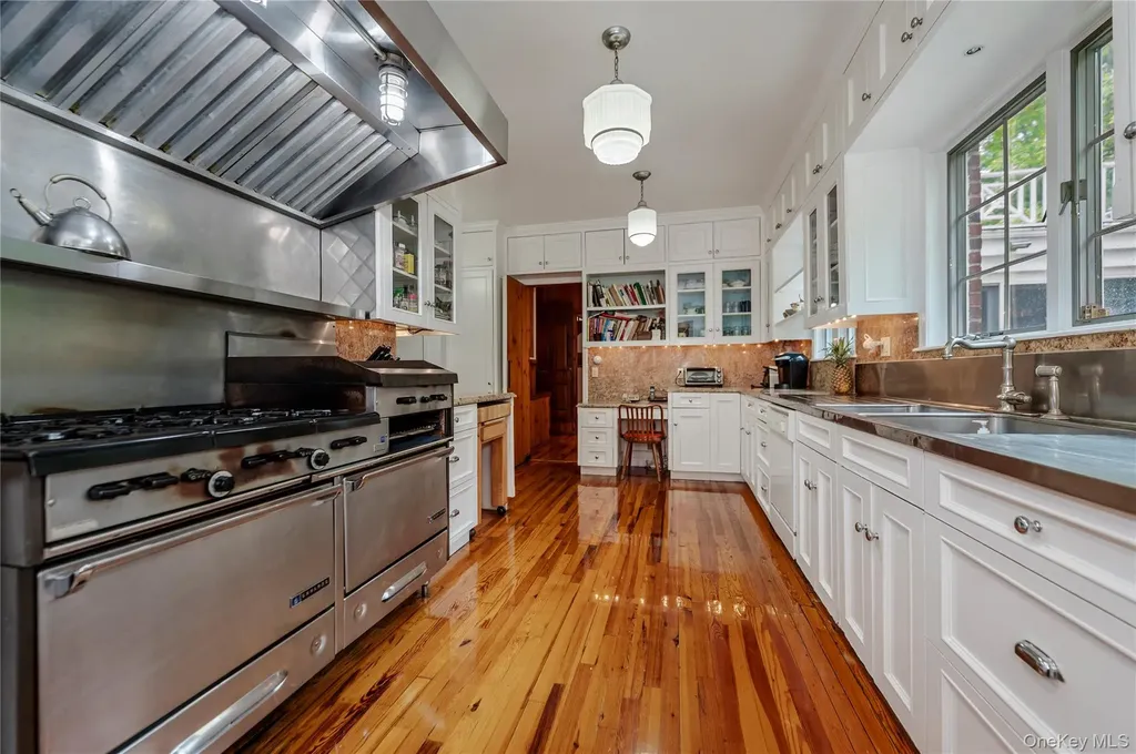 111 Clent Road Great Neck NY 11021