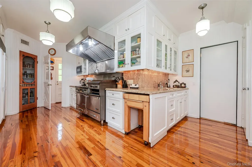 111 Clent Road Great Neck NY 11021