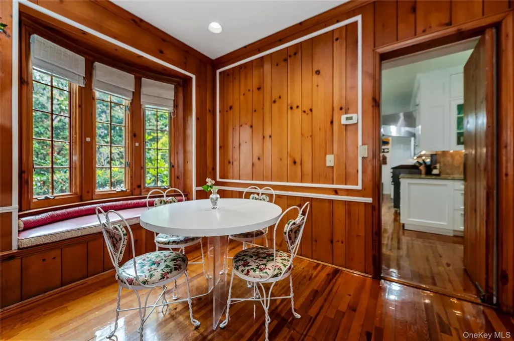 111 Clent Road Great Neck NY 11021