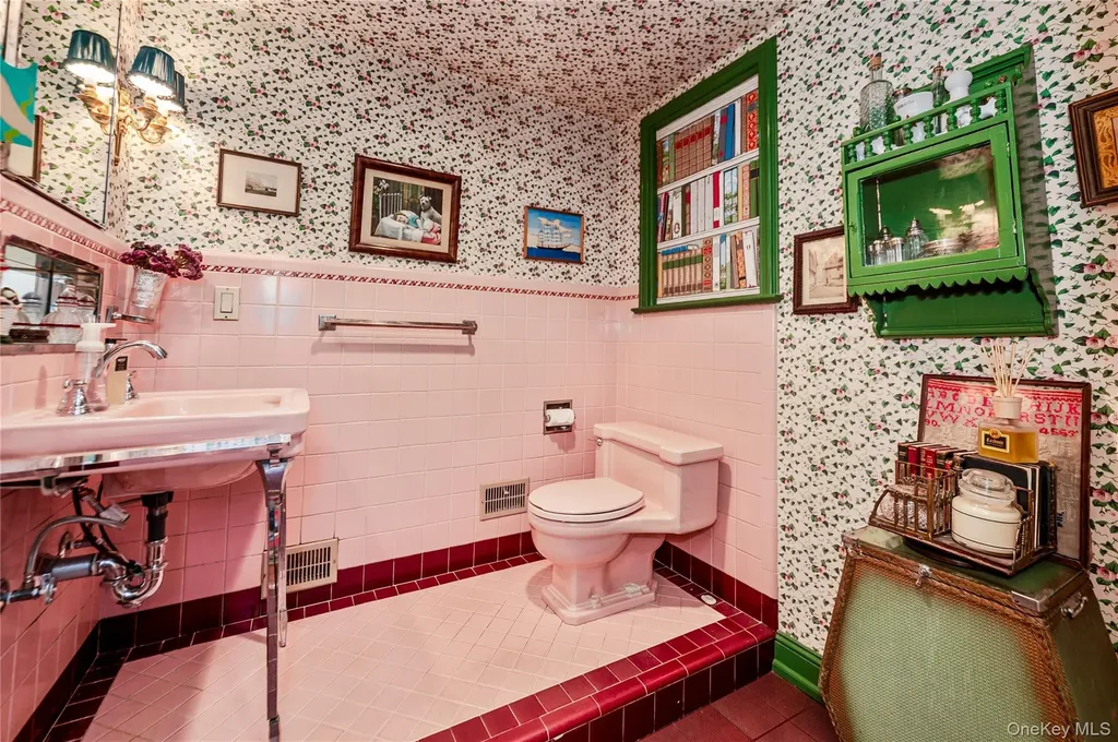 111 Clent Road Great Neck NY 11021