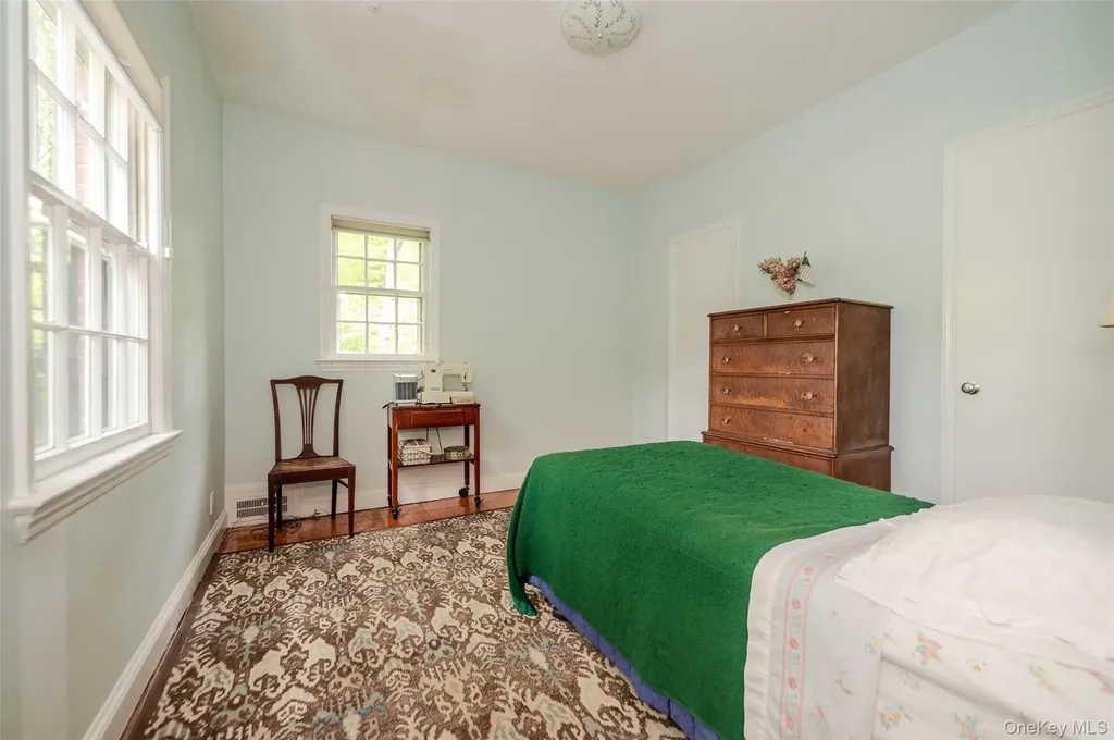 111 Clent Road Great Neck NY 11021