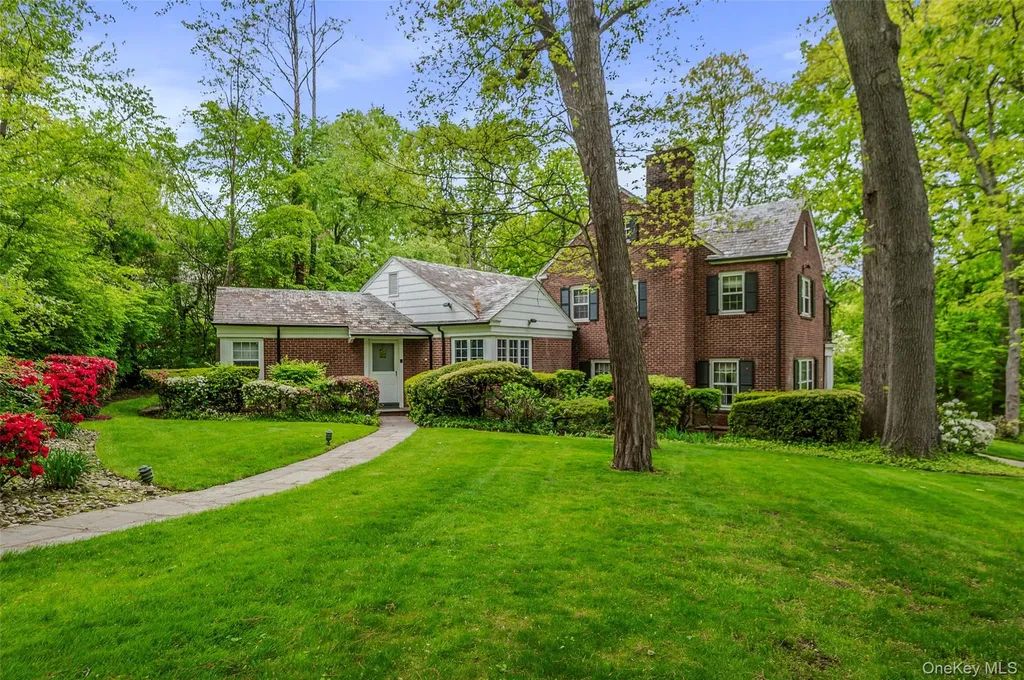 111 Clent Road Great Neck NY 11021