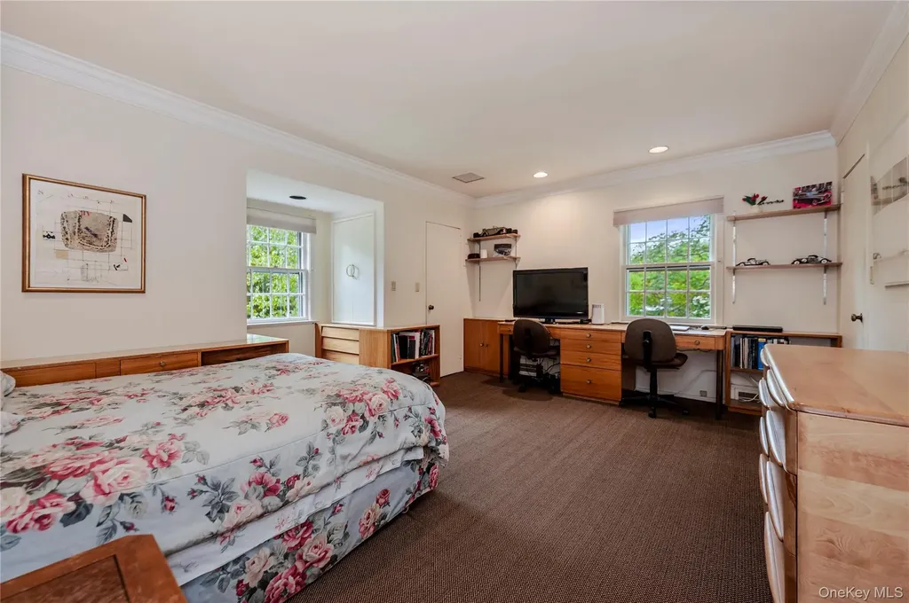 111 Clent Road Great Neck NY 11021
