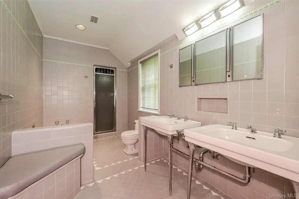 111 Clent Road Great Neck NY 11021