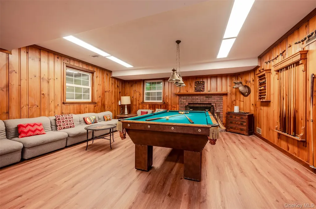 111 Clent Road Great Neck NY 11021