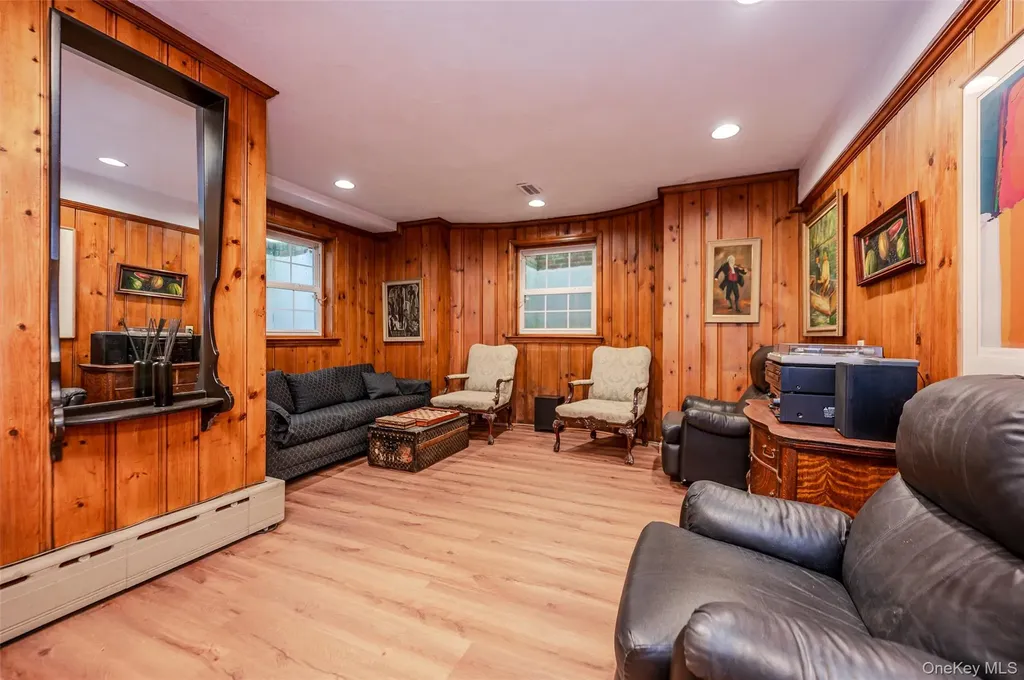 111 Clent Road Great Neck NY 11021