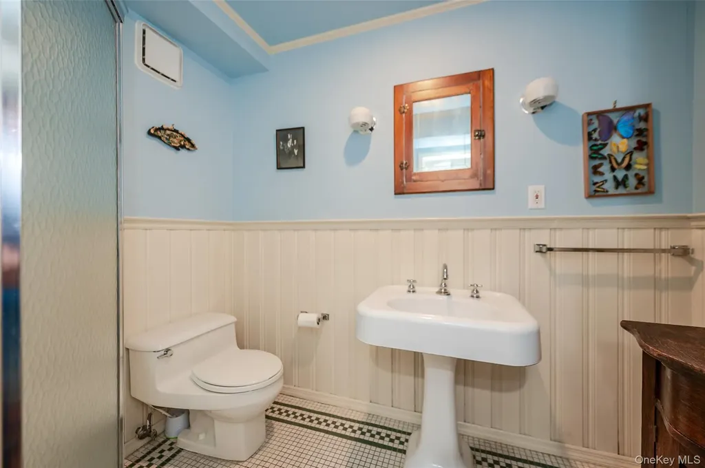 111 Clent Road Great Neck NY 11021