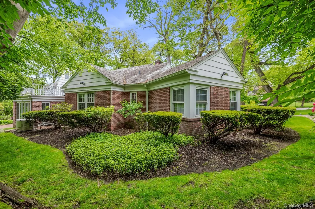 111 Clent Road Great Neck NY 11021