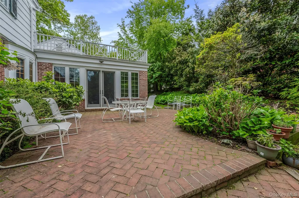 111 Clent Road Great Neck NY 11021