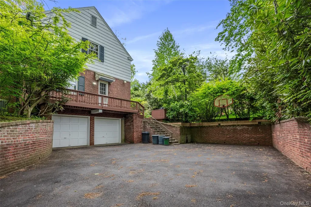 111 Clent Road Great Neck NY 11021