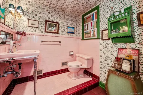 111 Clent Road Great Neck NY 11021