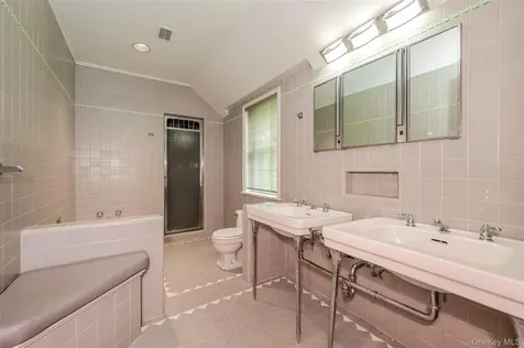 111 Clent Road Great Neck NY 11021