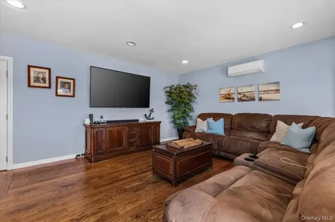 2968 Islip Court Wantagh NY 11793