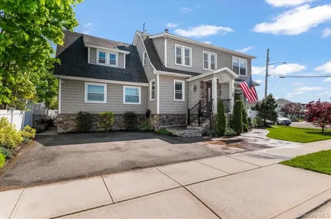 2968 Islip Court Wantagh NY 11793