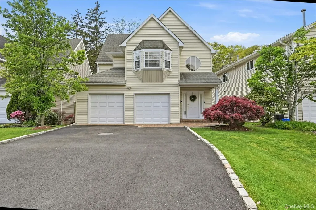 9 Oxford Court Wheatley Heights NY 11798