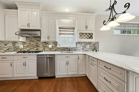9 Oxford Court Wheatley Heights NY 11798
