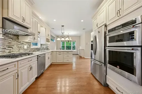 9 Oxford Court Wheatley Heights NY 11798