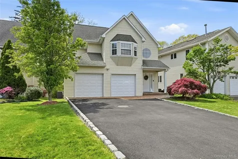 9 Oxford Court Wheatley Heights NY 11798