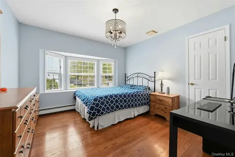 9 Oxford Court Wheatley Heights NY 11798