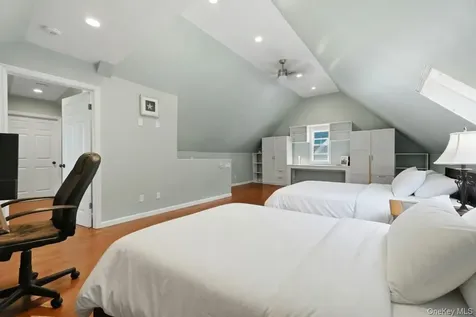 9 Oxford Court Wheatley Heights NY 11798