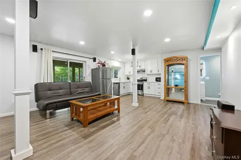 9 Oxford Court Wheatley Heights NY 11798