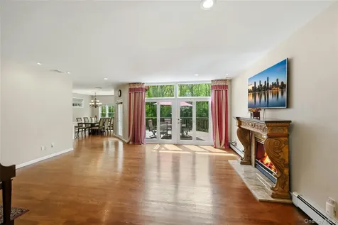 9 Oxford Court Wheatley Heights NY 11798