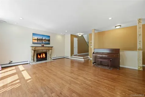9 Oxford Court Wheatley Heights NY 11798