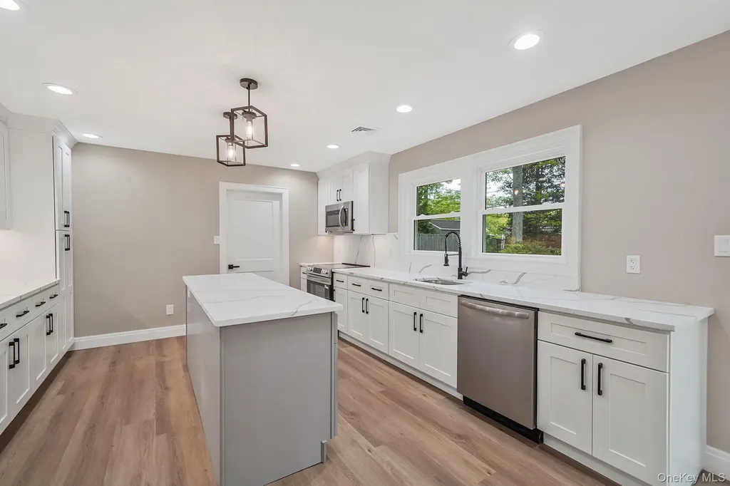 41 Winside Lane Coram NY 11727