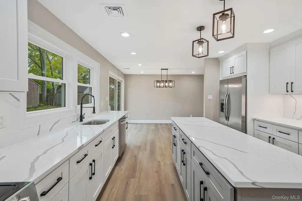 41 Winside Lane Coram NY 11727