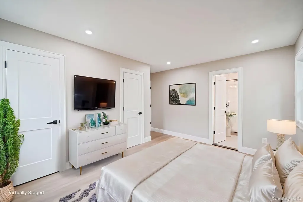 41 Winside Lane Coram NY 11727
