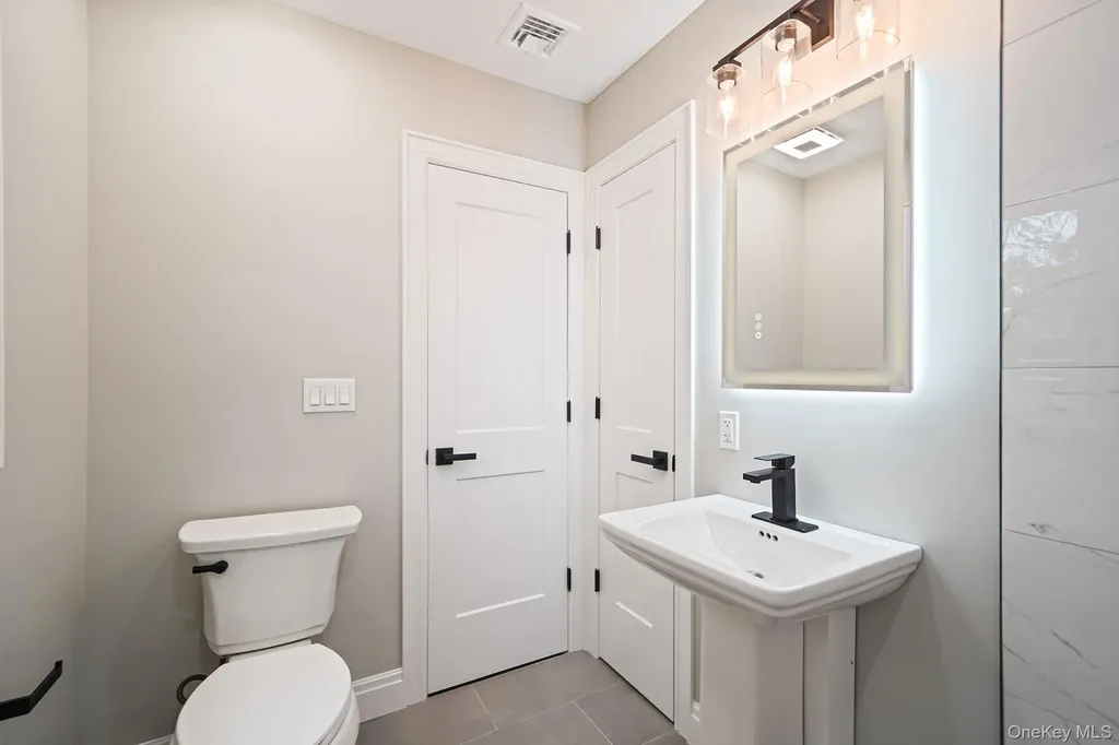 41 Winside Lane Coram NY 11727