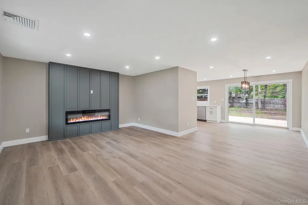 41 Winside Lane Coram NY 11727