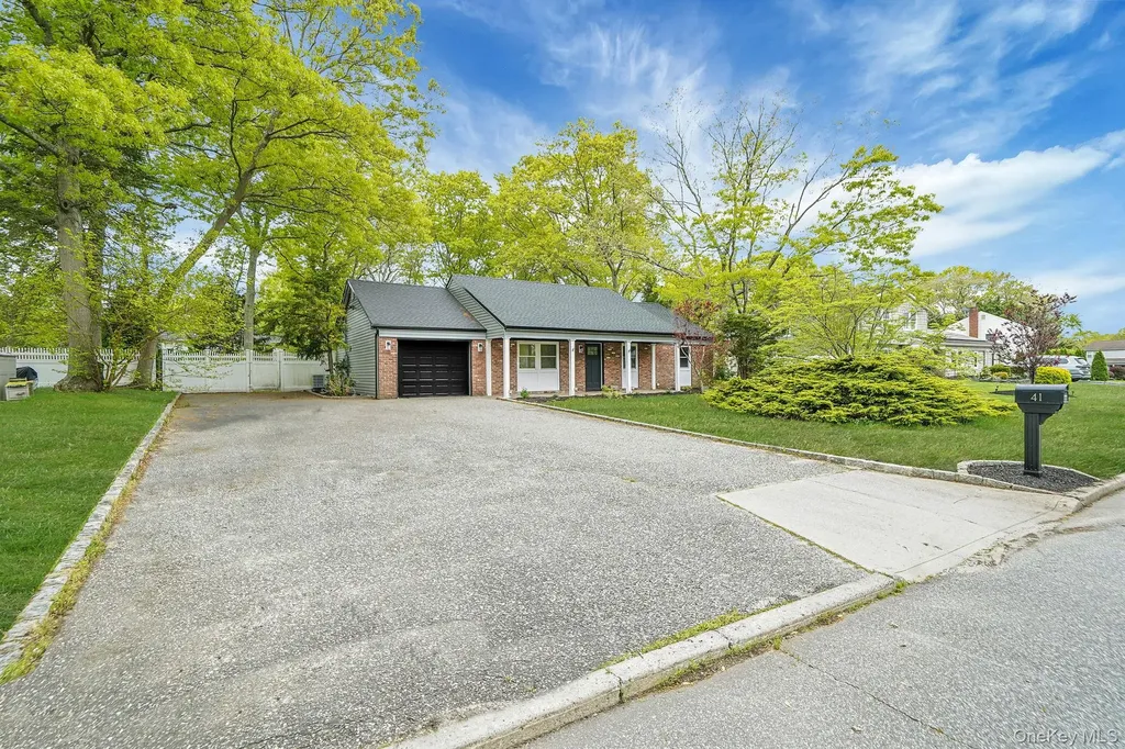 41 Winside Lane Coram NY 11727