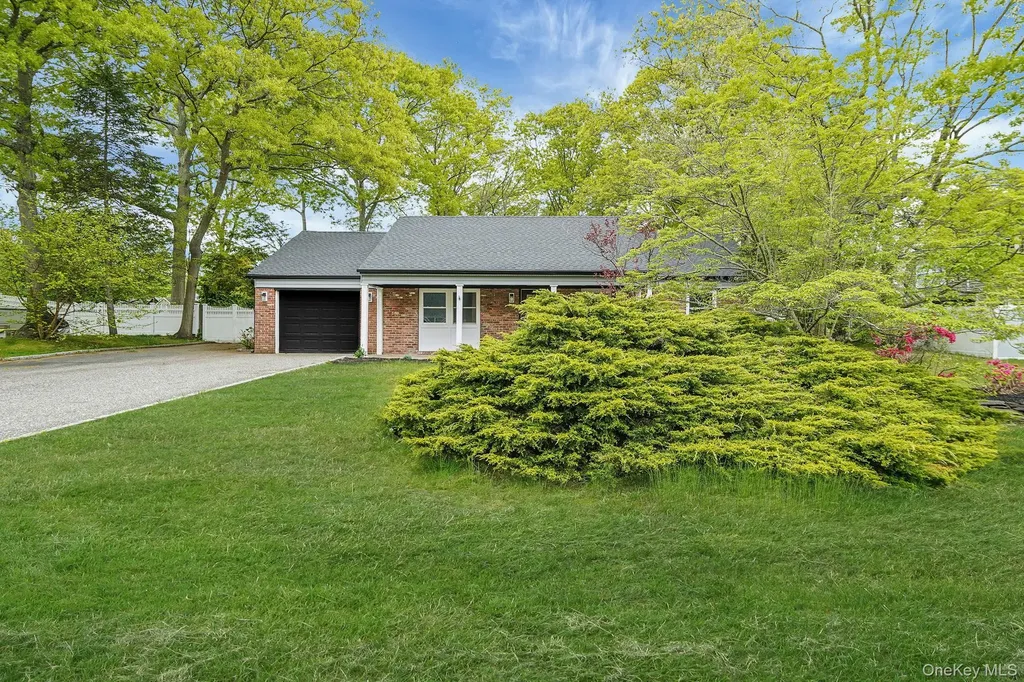 41 Winside Lane Coram NY 11727