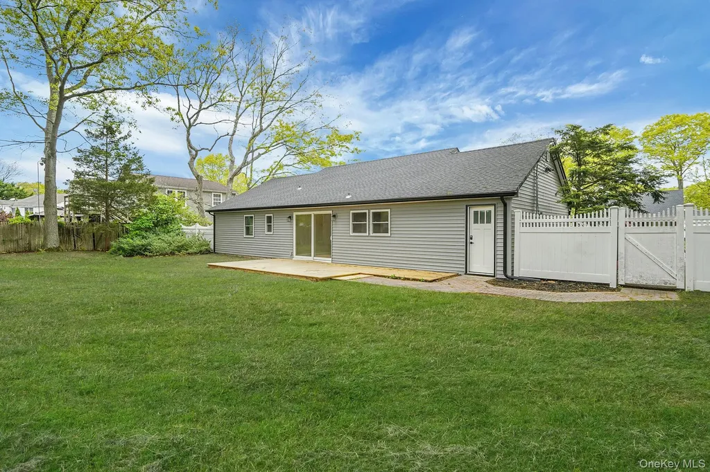 41 Winside Lane Coram NY 11727