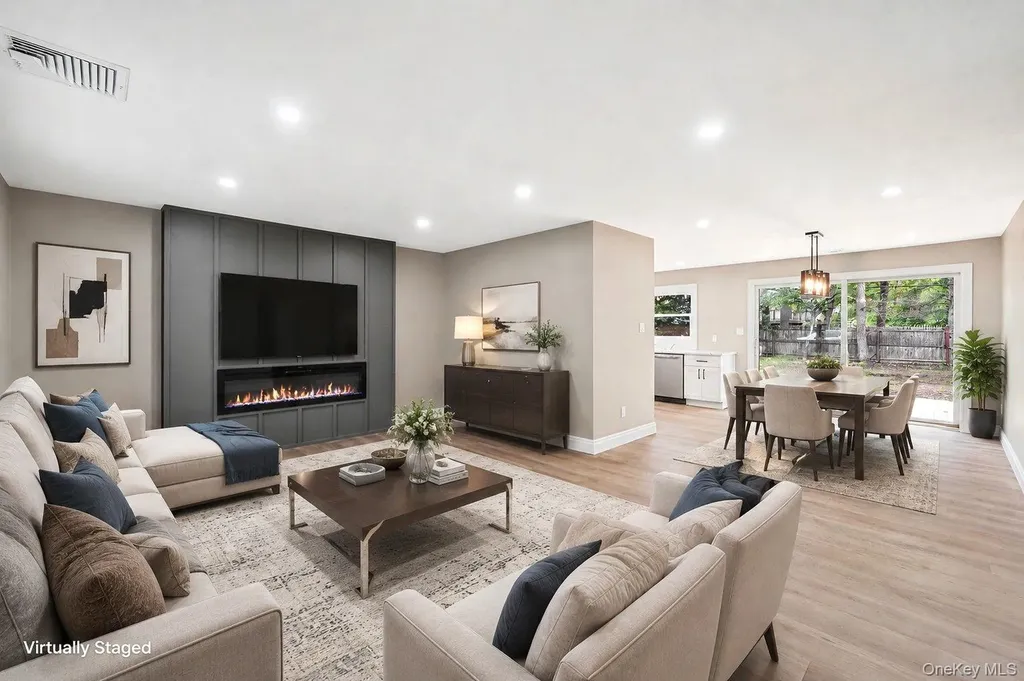 41 Winside Lane Coram NY 11727