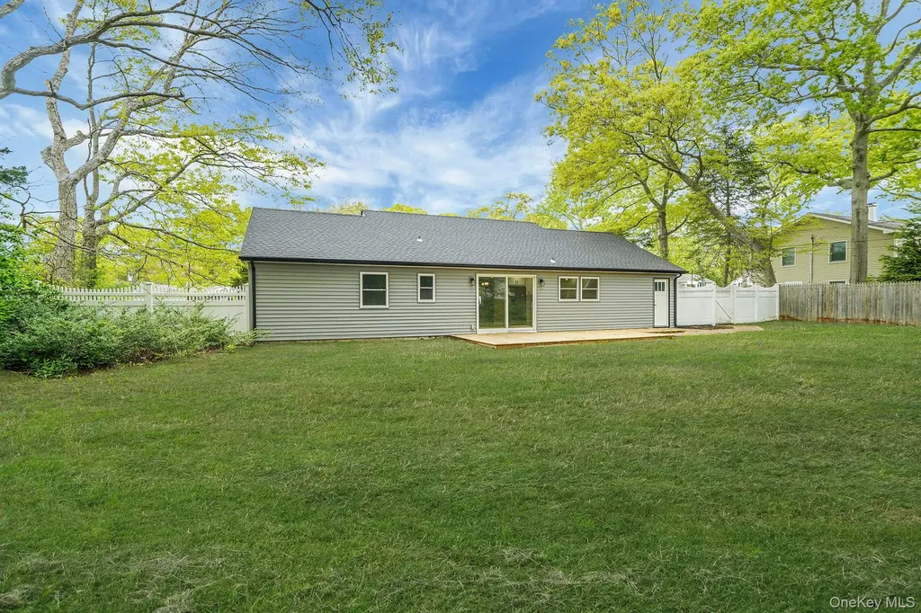 41 Winside Lane Coram NY 11727