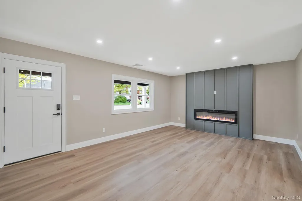 41 Winside Lane Coram NY 11727