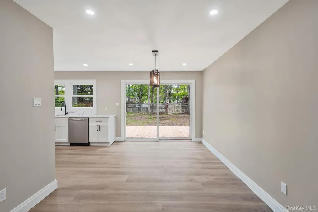 41 Winside Lane Coram NY 11727