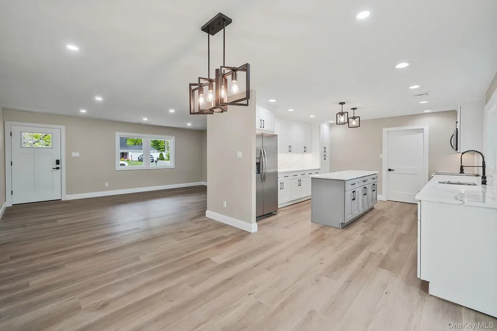 41 Winside Lane Coram NY 11727