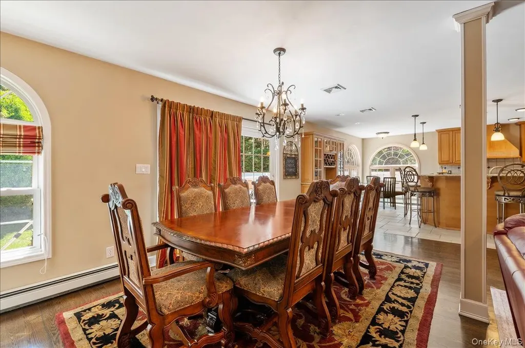 157 Manor Street Plainview NY 11803