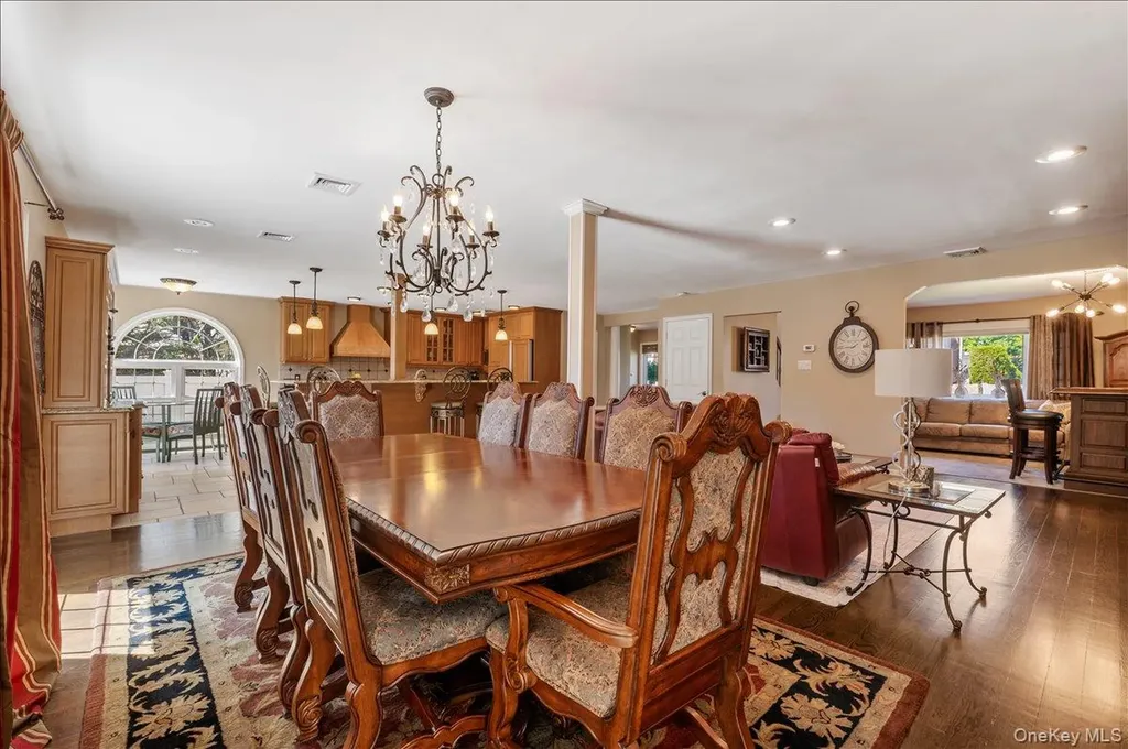 157 Manor Street Plainview NY 11803