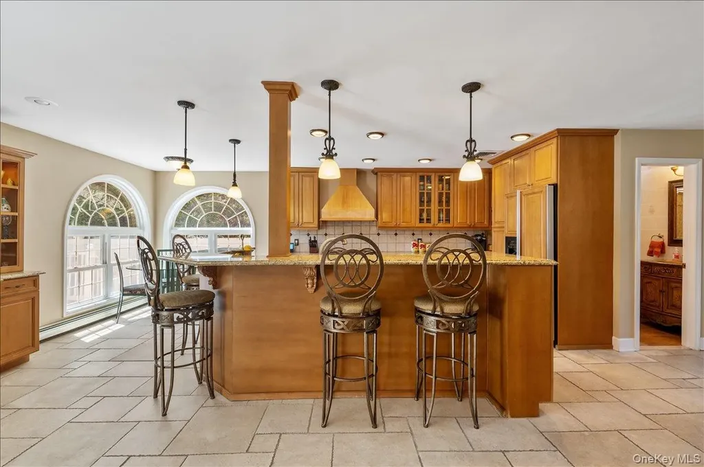157 Manor Street Plainview NY 11803