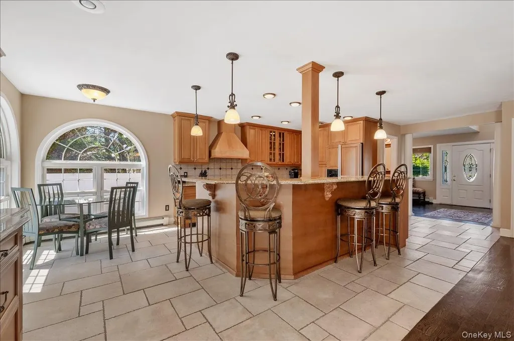 157 Manor Street Plainview NY 11803